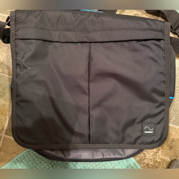 RESMED Air-sense 10 bundle (3 heated climate hoses, bag, and lots of filters!) - Picture 8 of 8